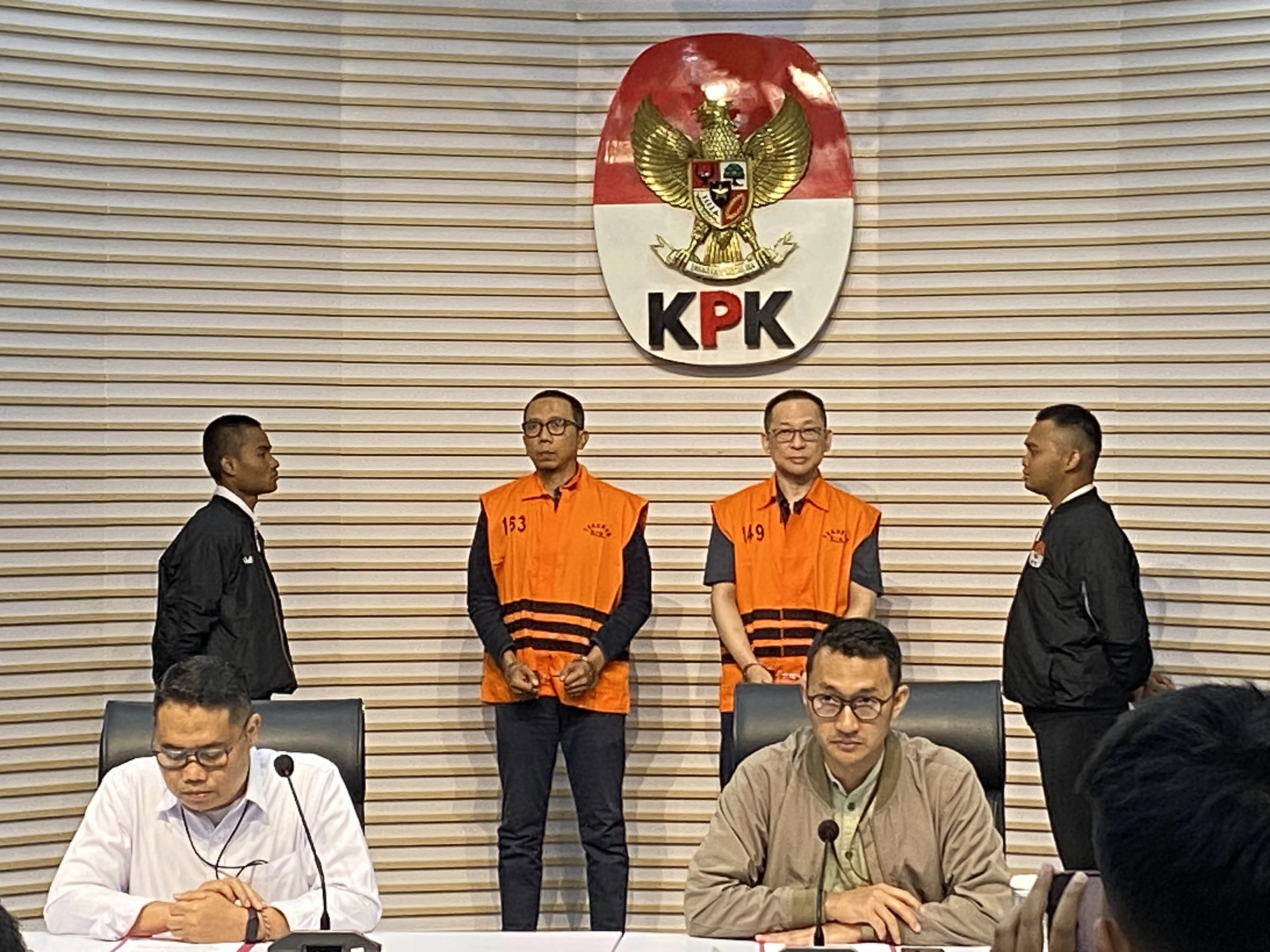 KPK Tahan Dua Tersangka Kasus Dugaan Korupsi Proyek Jalur Kereta Api di Medan
