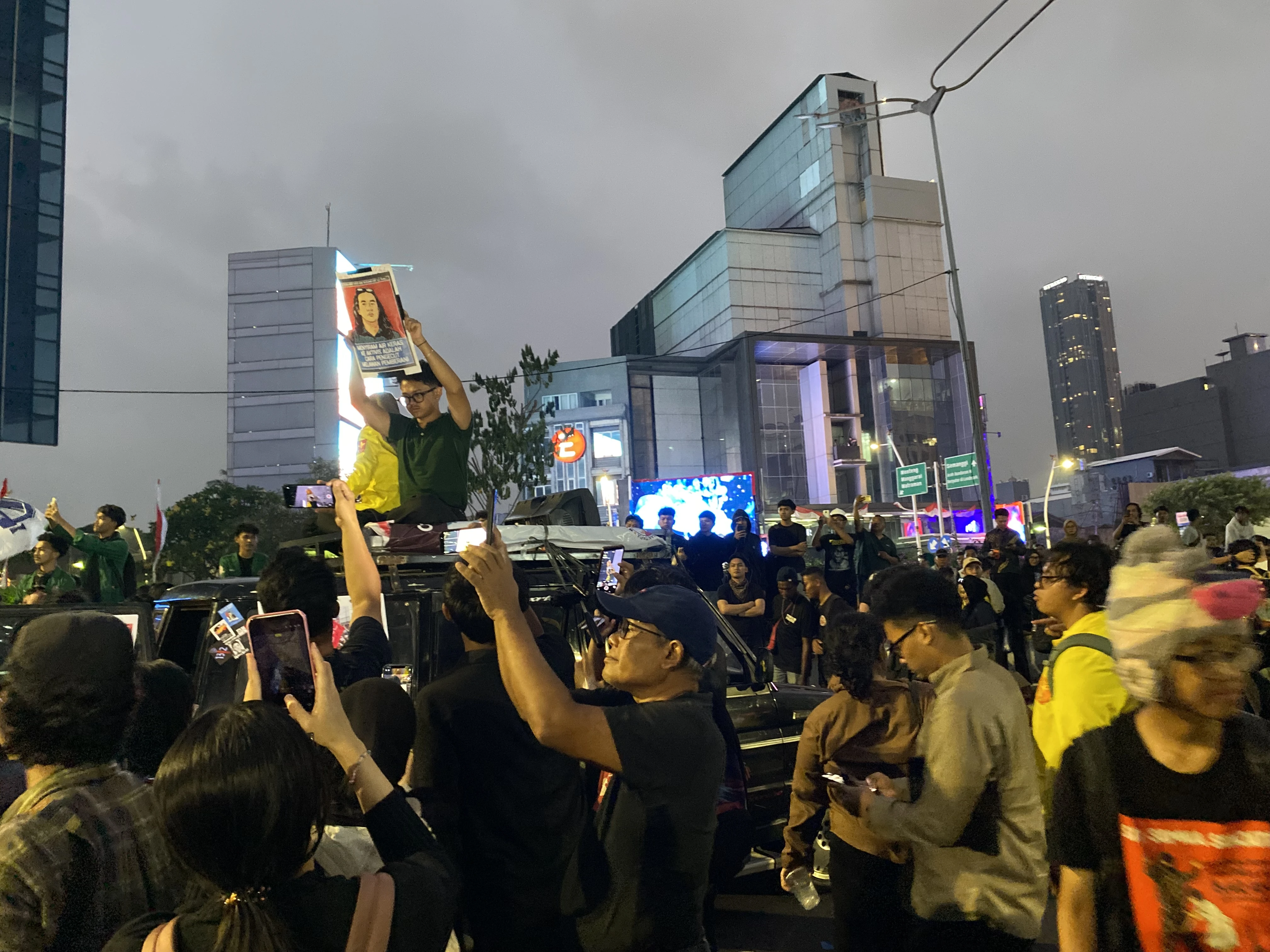 Aksi Demo BEM UI Ditutup Lagu "Di Udara" ERK
