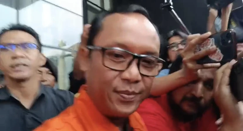 KPK Sita Uang Ratusan Juta saat Geledah Kantor dan Rumah Dinas Bupati Lampung Tengah
