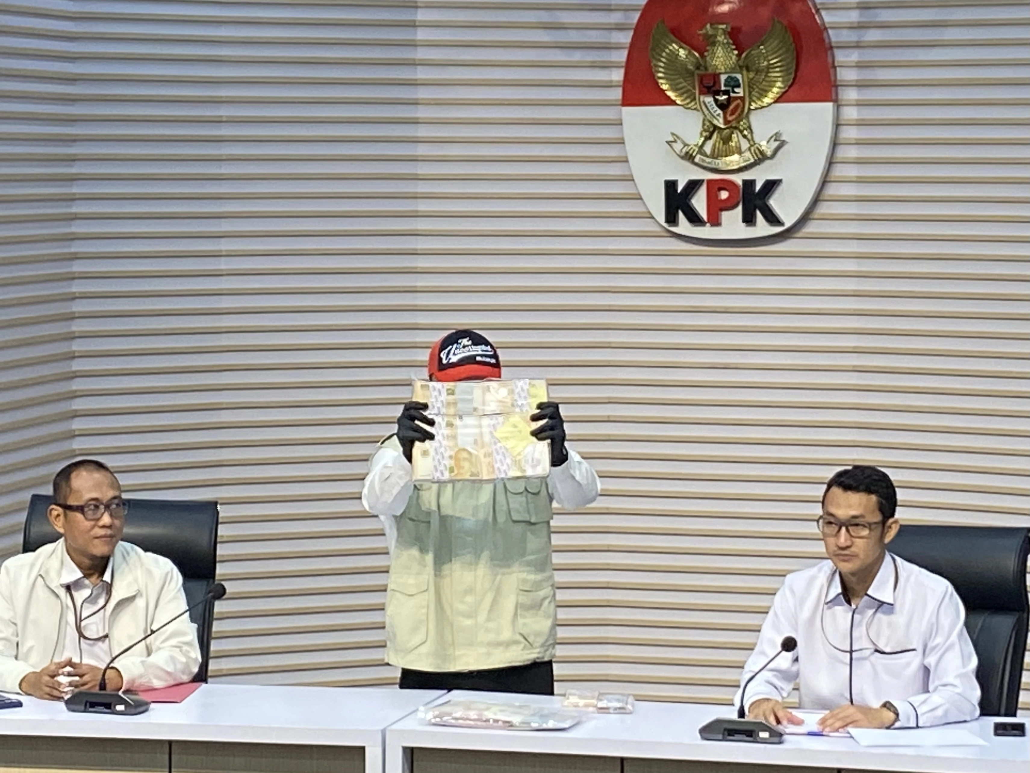 Selain Sita 3 Moge Mewah, KPK juga Sita Valas Rp2,8 Miliar dalam Korupsi Bea Cukai