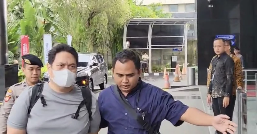 Terjaring OTT, Dua Pejabat Kejari Kalsel Tiba di Gedung KPK