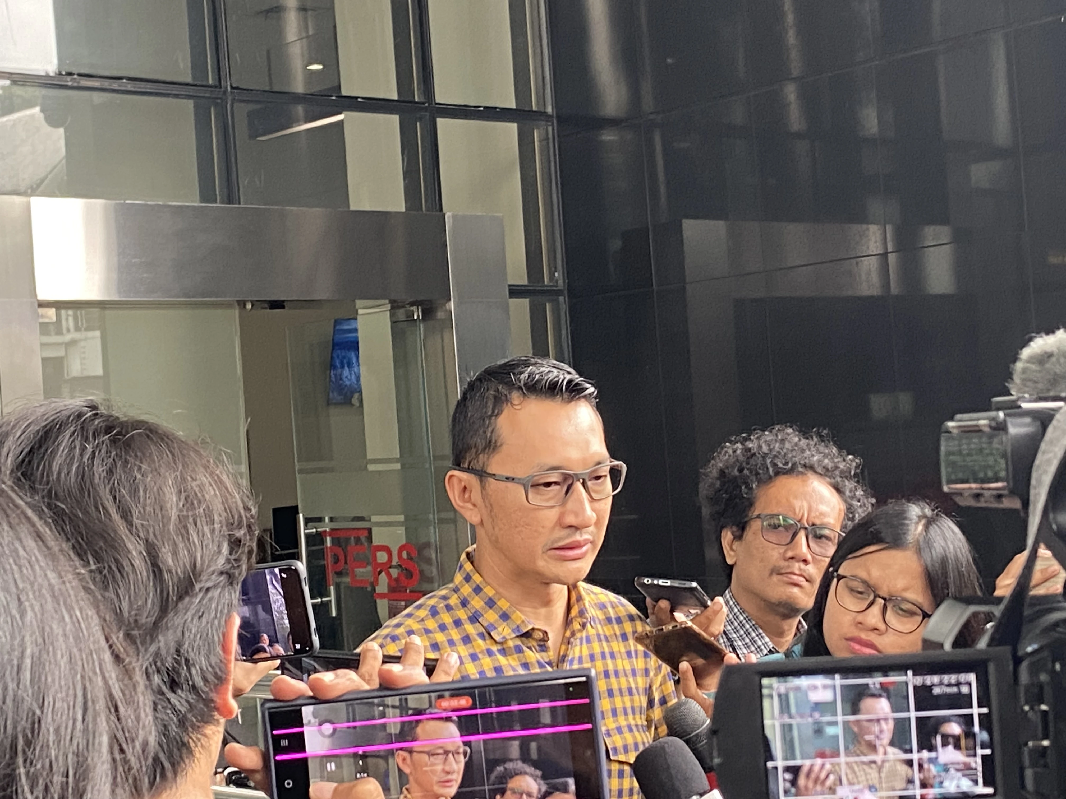 OTT Bekasi, KPK Segel Rumah Kajari Kabupaten Bekasi Eddy Sumarman