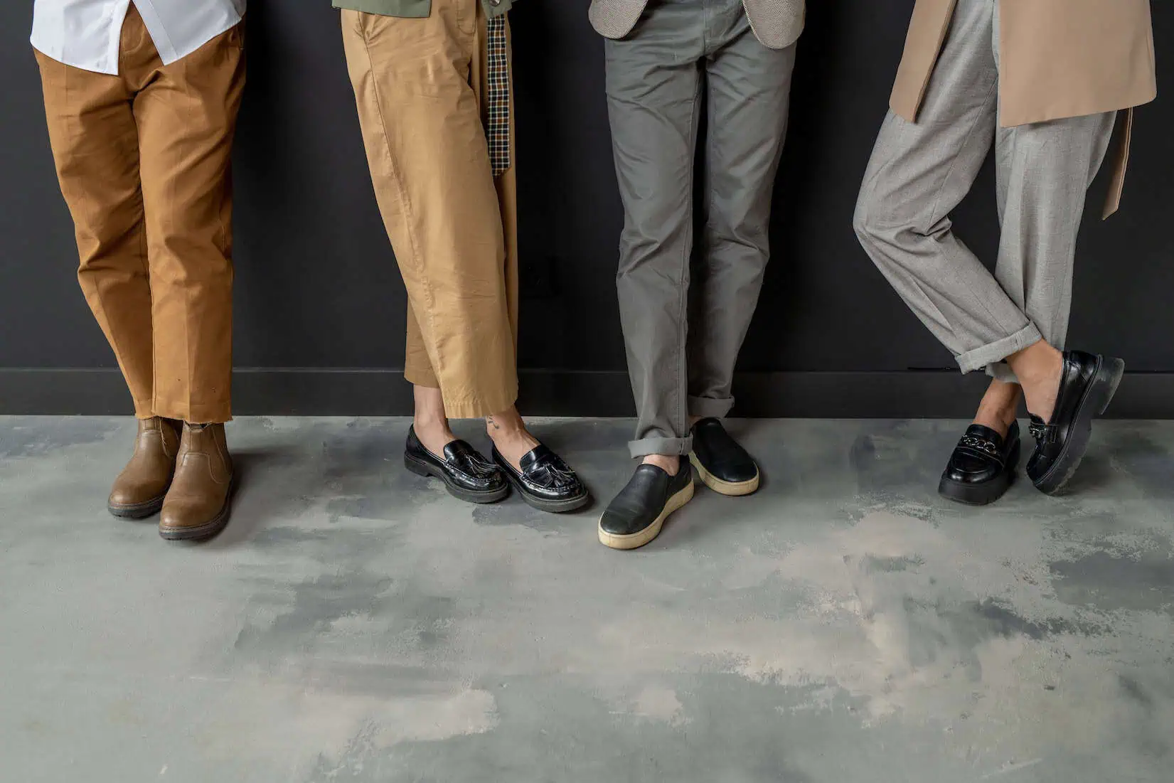 13 Model Celana Panjang Pria Populer, dari Formal hingga Kasual