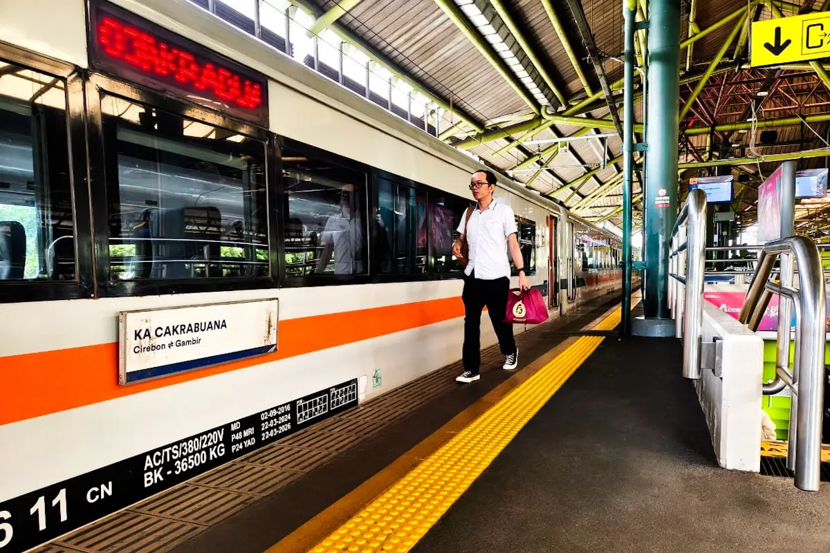 Antisipasi Kepadatan Malam Tahun Baru, 26 Kereta Api Berhenti di Stasiun Jatinegara