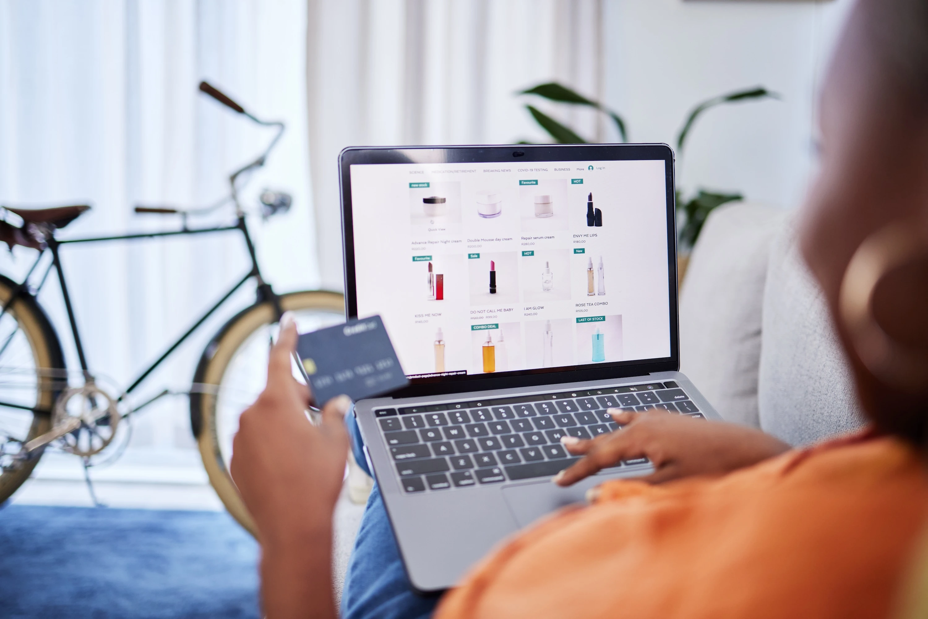 Tren Belanja E-Commerce 2024: Makanan Paling Laris, Fashion Masuk Tiga Besar