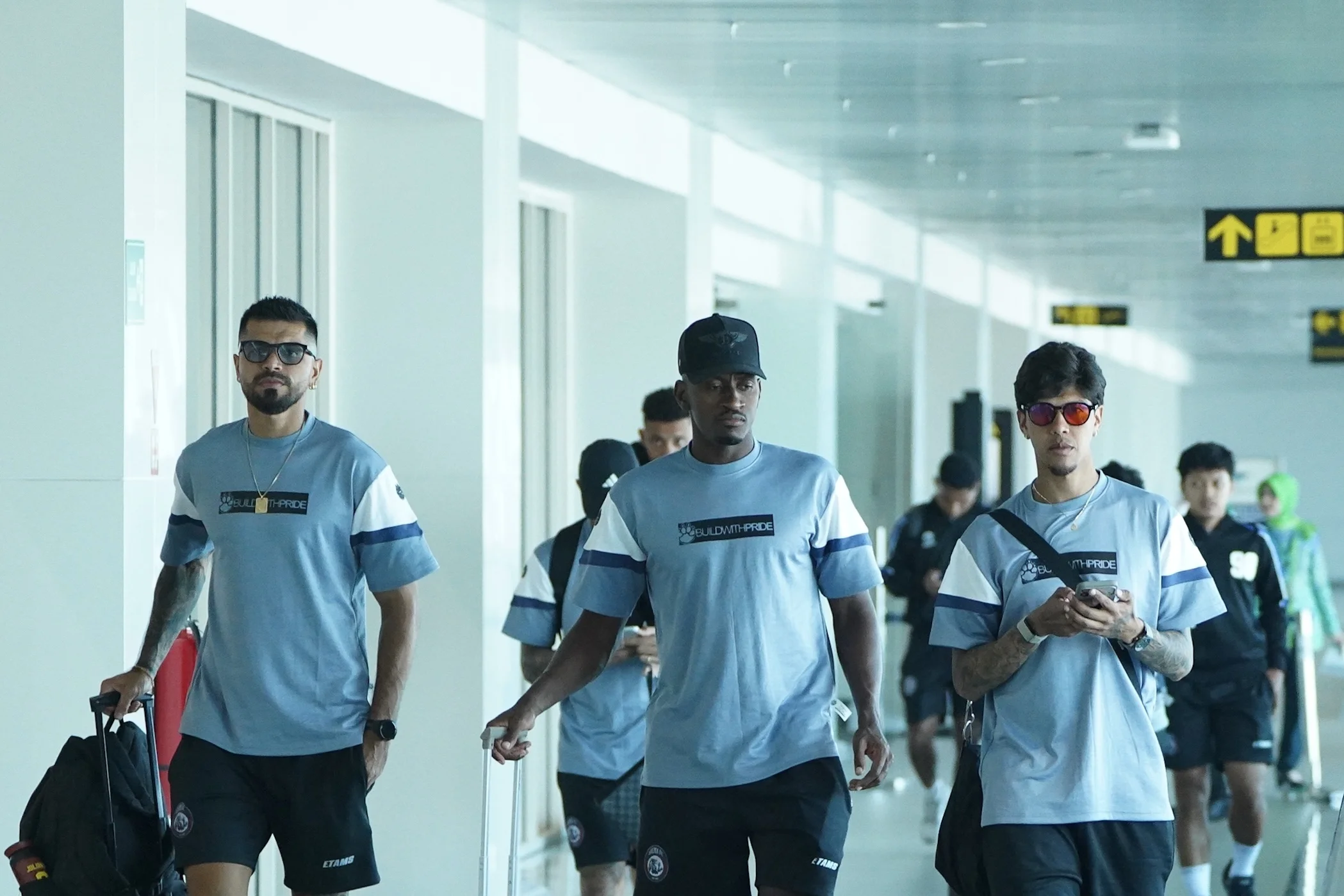 Arema FC Optimis Curi Poin di Kandang PSM Makassar Pare-pare — Arema FC bersiap melakoni laga tandang krusial menghadapi PSM