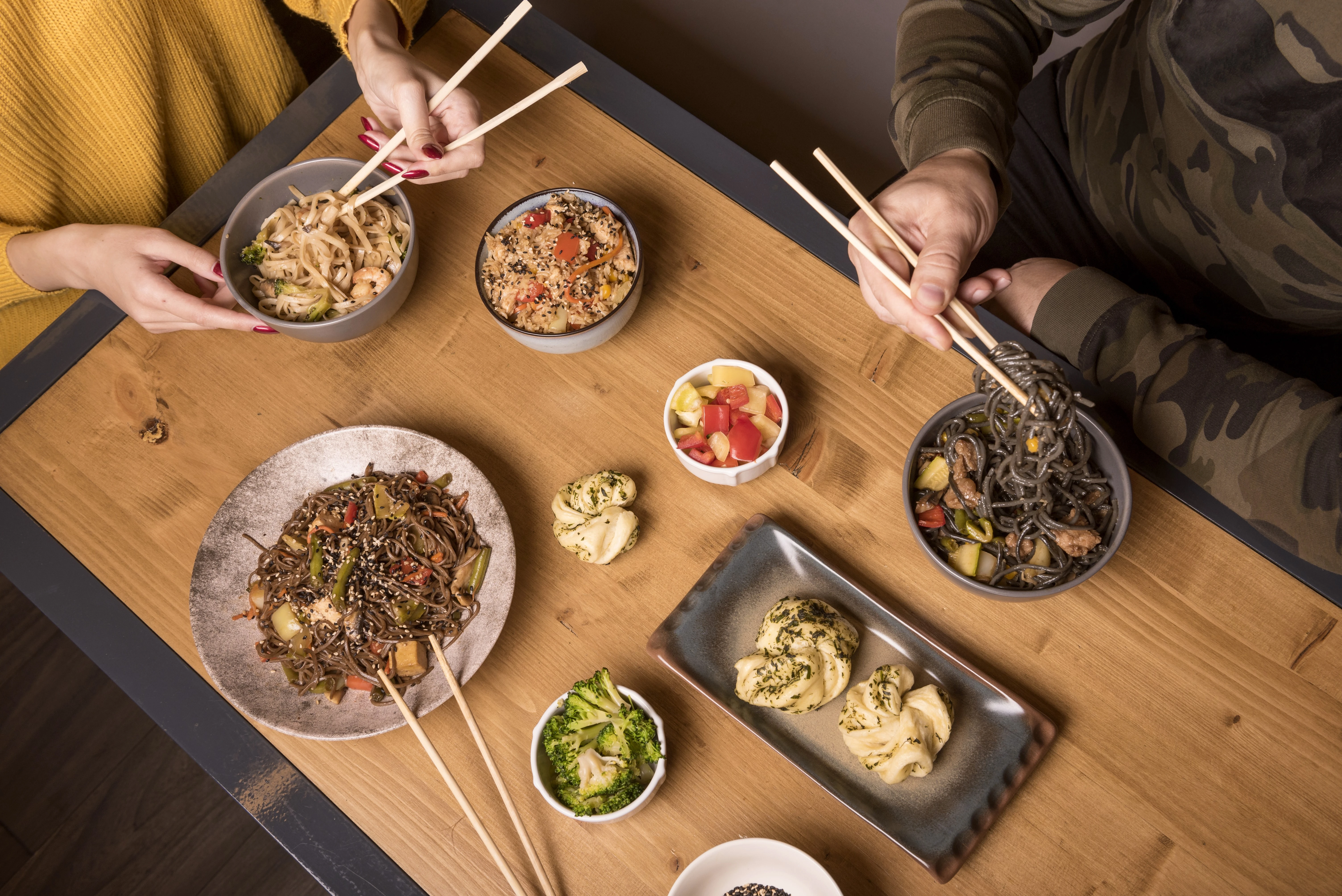 Scene Makan di Drakor Bikin Ngiler? Ini Makanan Korea yang Paling Hits di Indonesia!