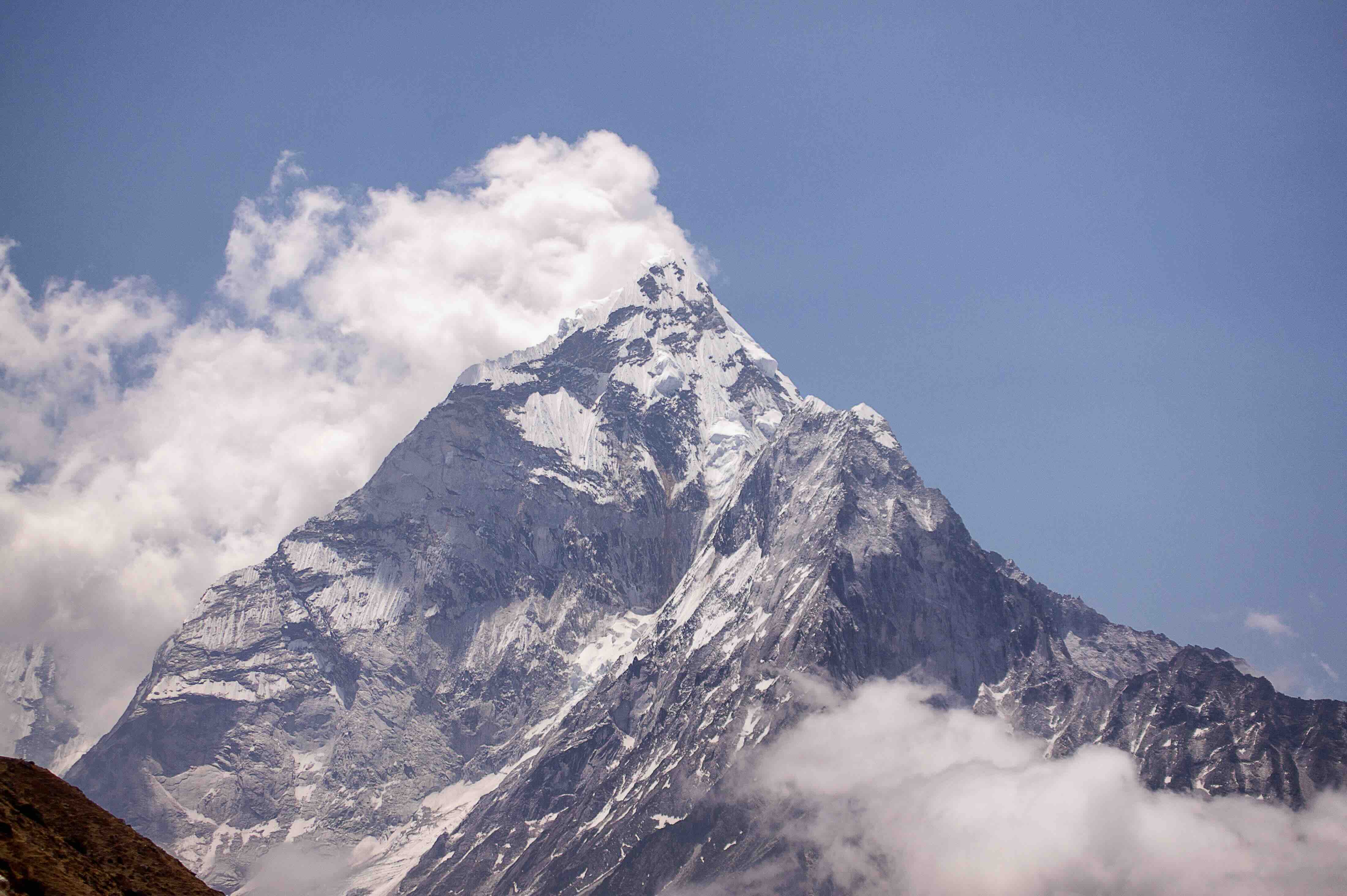 Bagaimana Drone DJI Jadi Solusi Efektif Pengelolaan Sampah di Gunung Everest