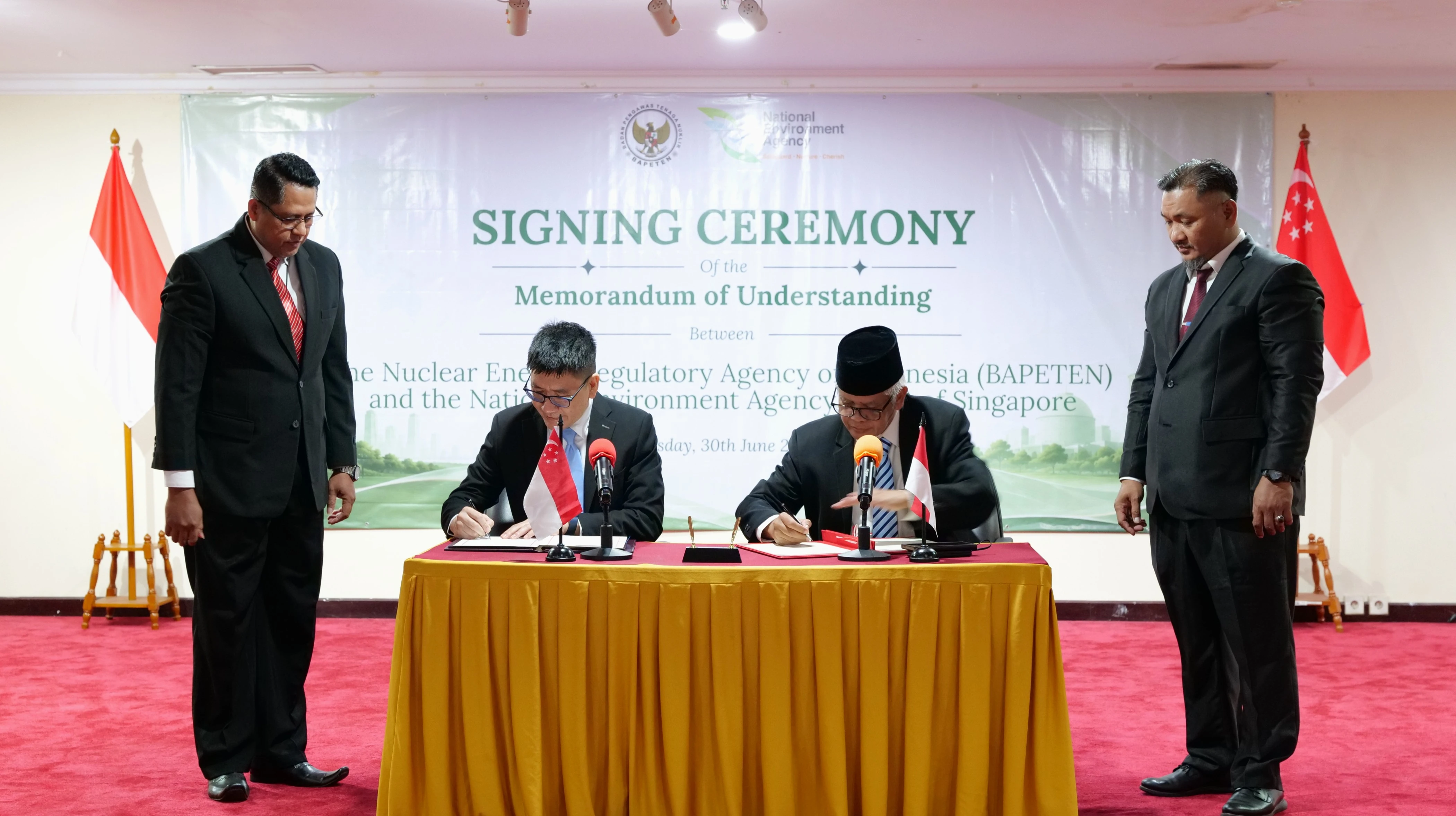 BAPETEN dan NEA Singapura Teken MoU Kerja Sama Nuklir