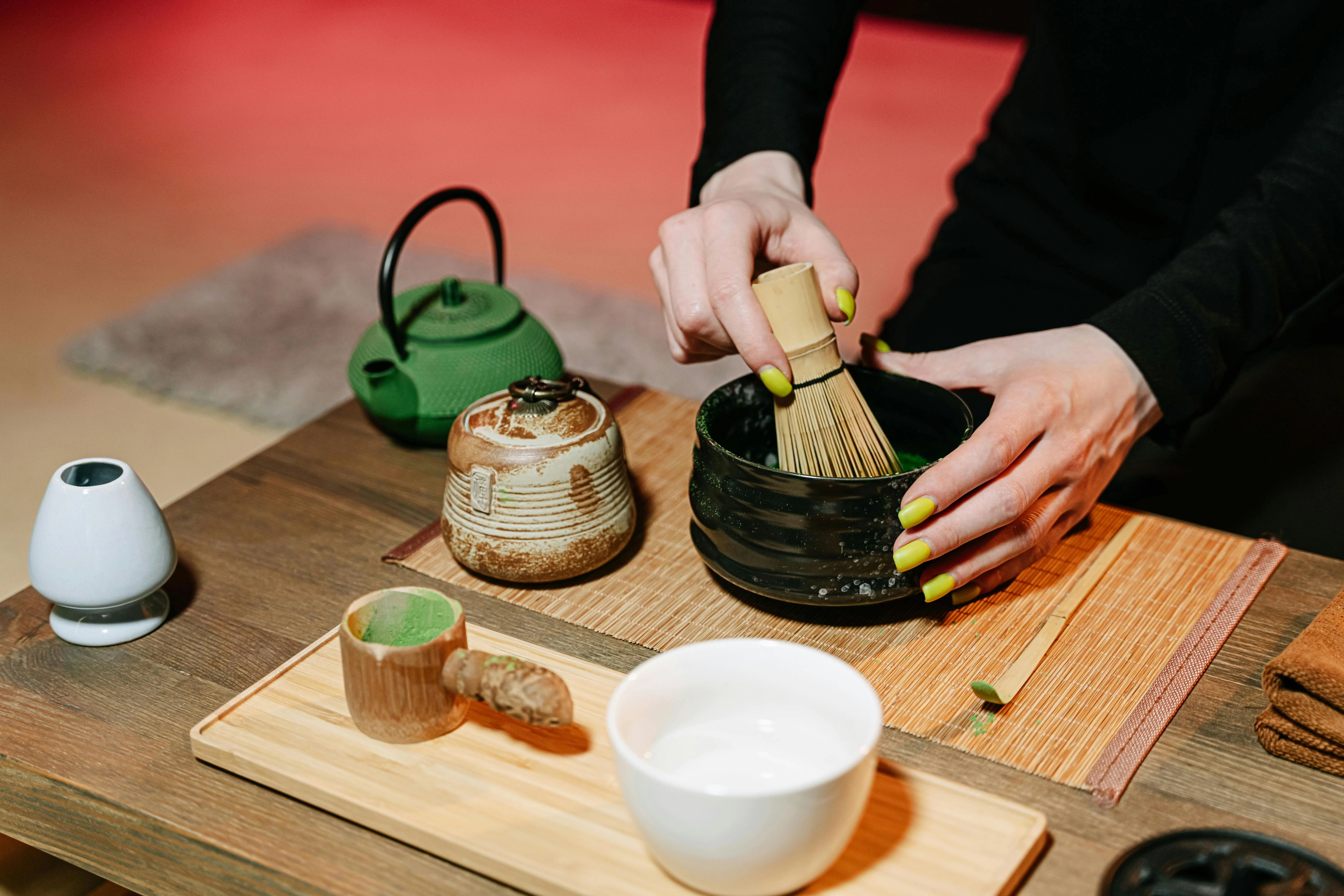 Kenapa Gen Z Lebih Pilih Kopi dan Matcha daripada Alkohol?