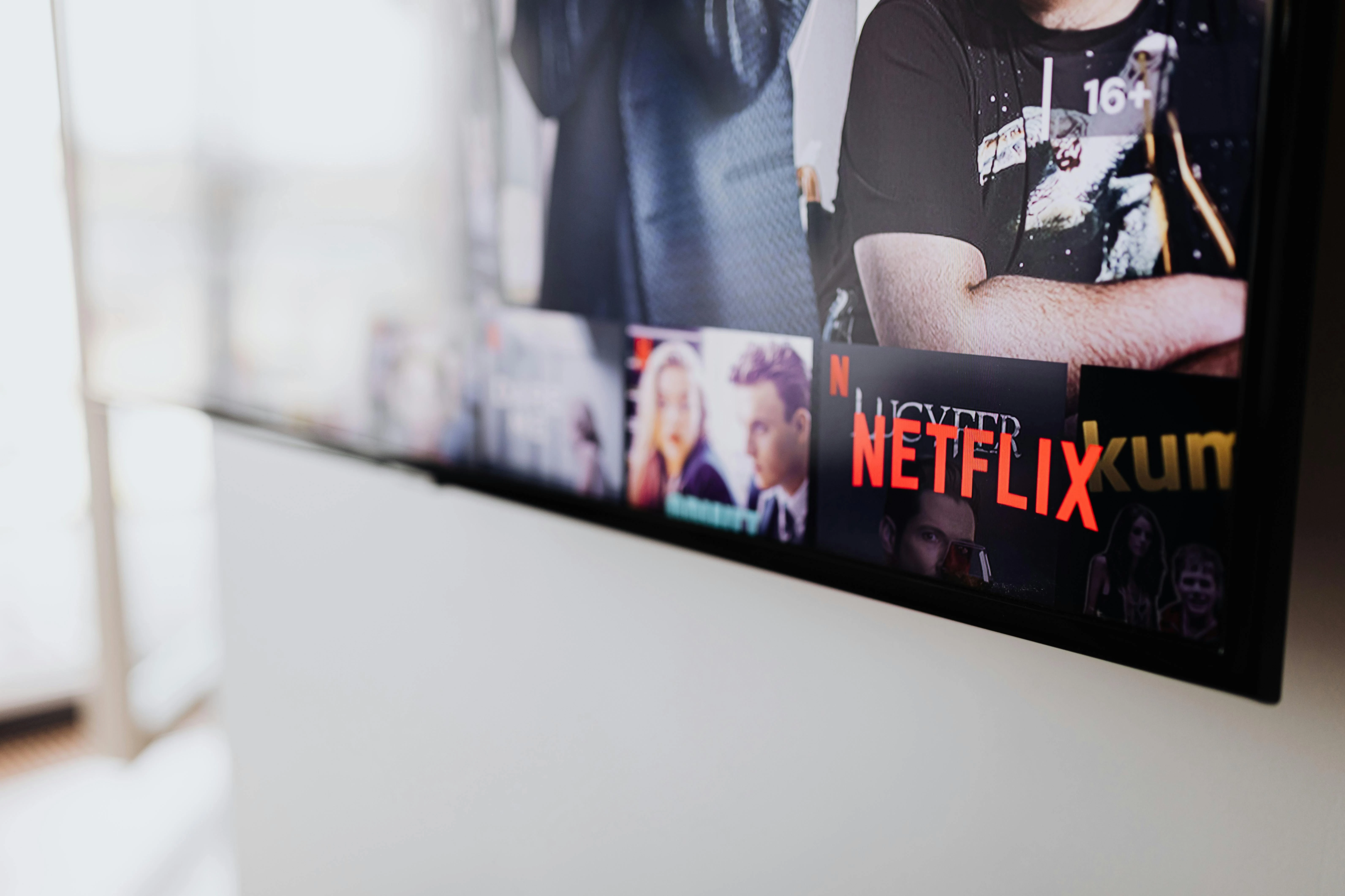Ini Konten Digital Paling Laris di Indonesia, Streaming Film Unggul Jauh