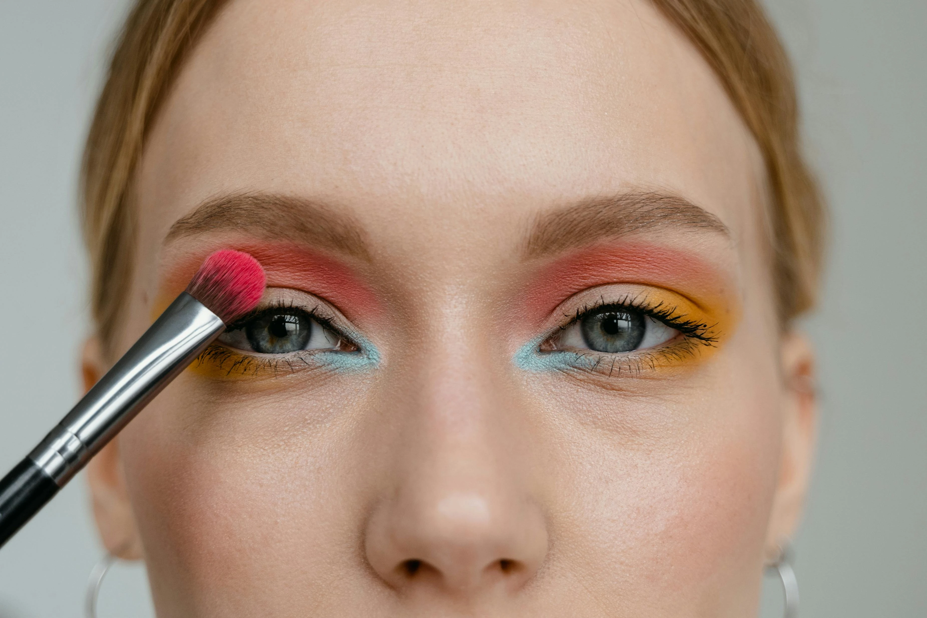 Tren Makeup 2026 yang Diperkirakan Viral: Dari Blurred lippies hingga  Experimental eyeshadow