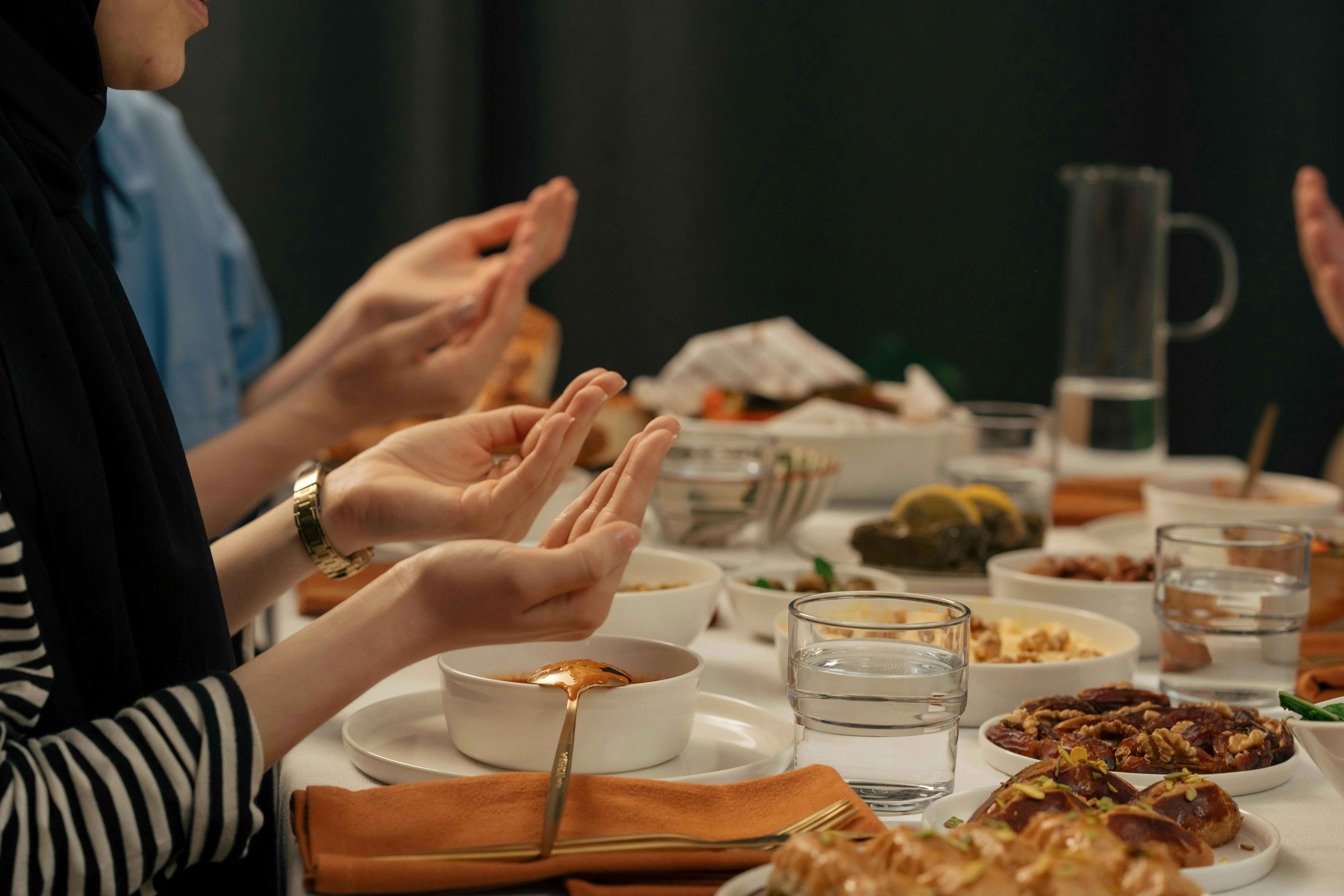 Bolehkah Makan Sahur Saat Imsak? Ini Penjelasan yang Sering Disalahpahami