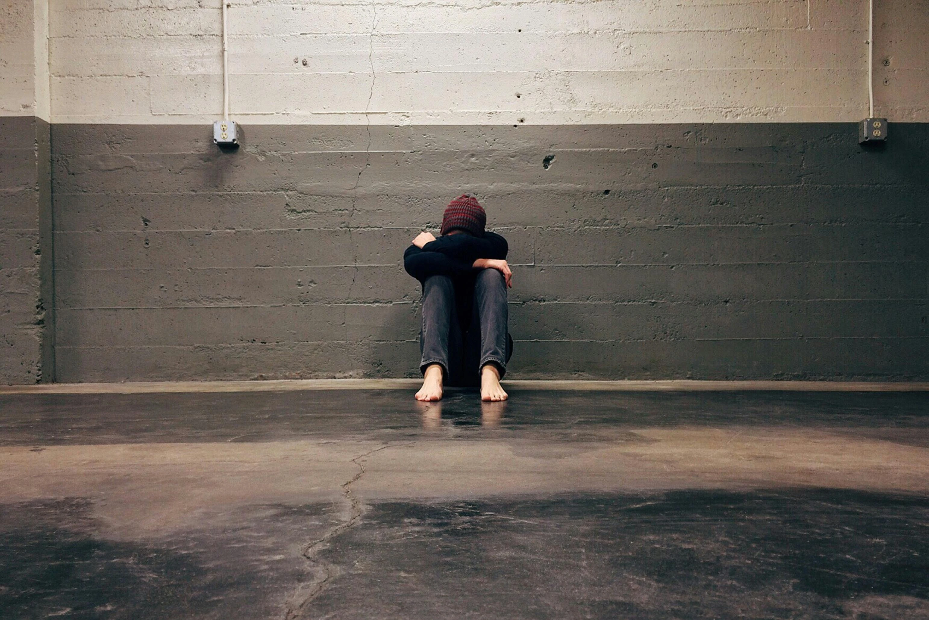 Merasa Tertinggal di Usia 20-an? Bisa Jadi Kamu Ada di Fase Quarter Life Crisis