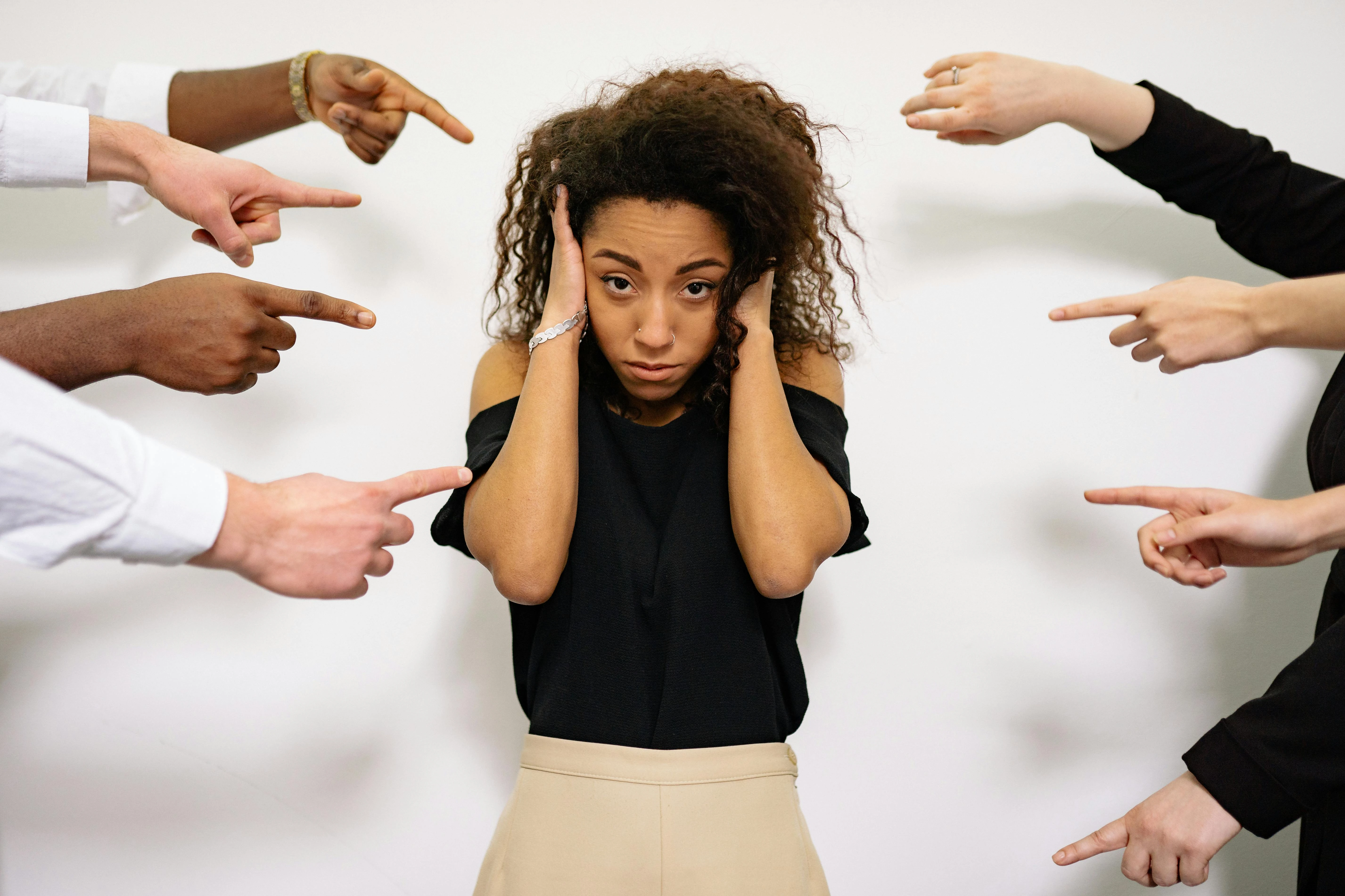 Apa Itu Victim Blaming? Ketika Perempuan Disalahkan atas Pelecehan dan Kekerasan yang Menimpanya