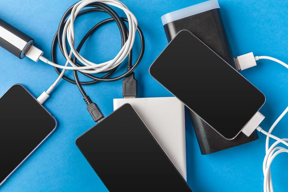 Pinjam Kabel Charger Ternyata Bisa Bikin HP Diretas