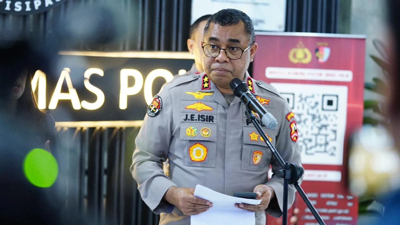Kadiv Humas Polri, Irjen Pol. Johnny Eddizon Isir