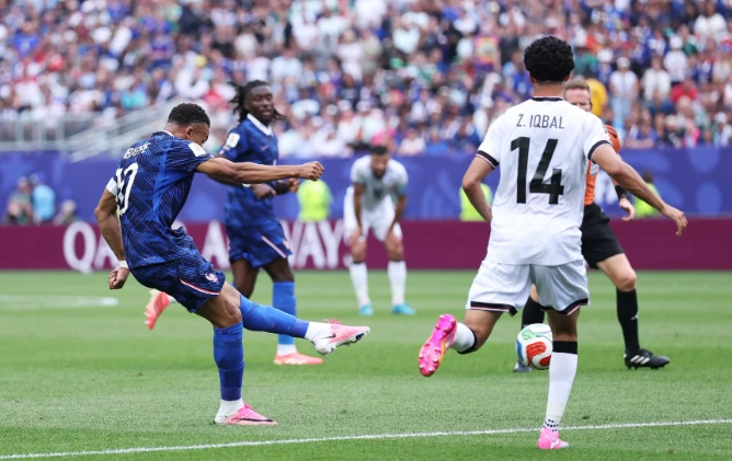 Mbappe Cetak Dua Gol, Prancis Libas Irak dan Lolos ke 32 Besar