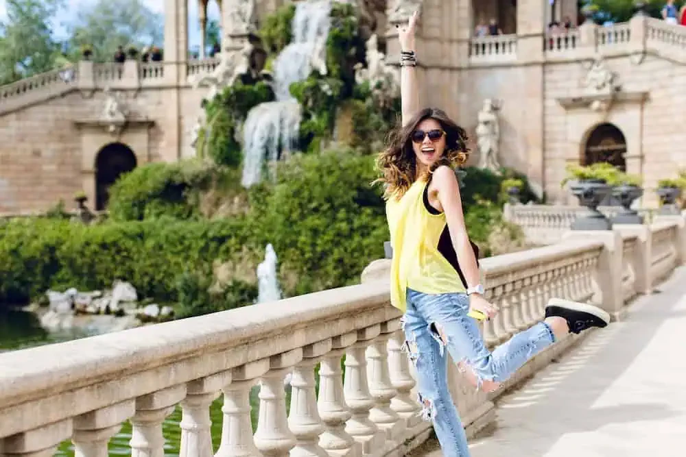 Contoh Outfit Matching Sets: untuk Traveling Cewek Kekinian. Foto: Envato/Doc