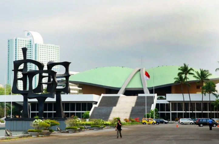 Peringkat Kepercayaan Lembaga Era Prabowo-Gibran: TNI Juara, Siapa Paling Anjlok?
