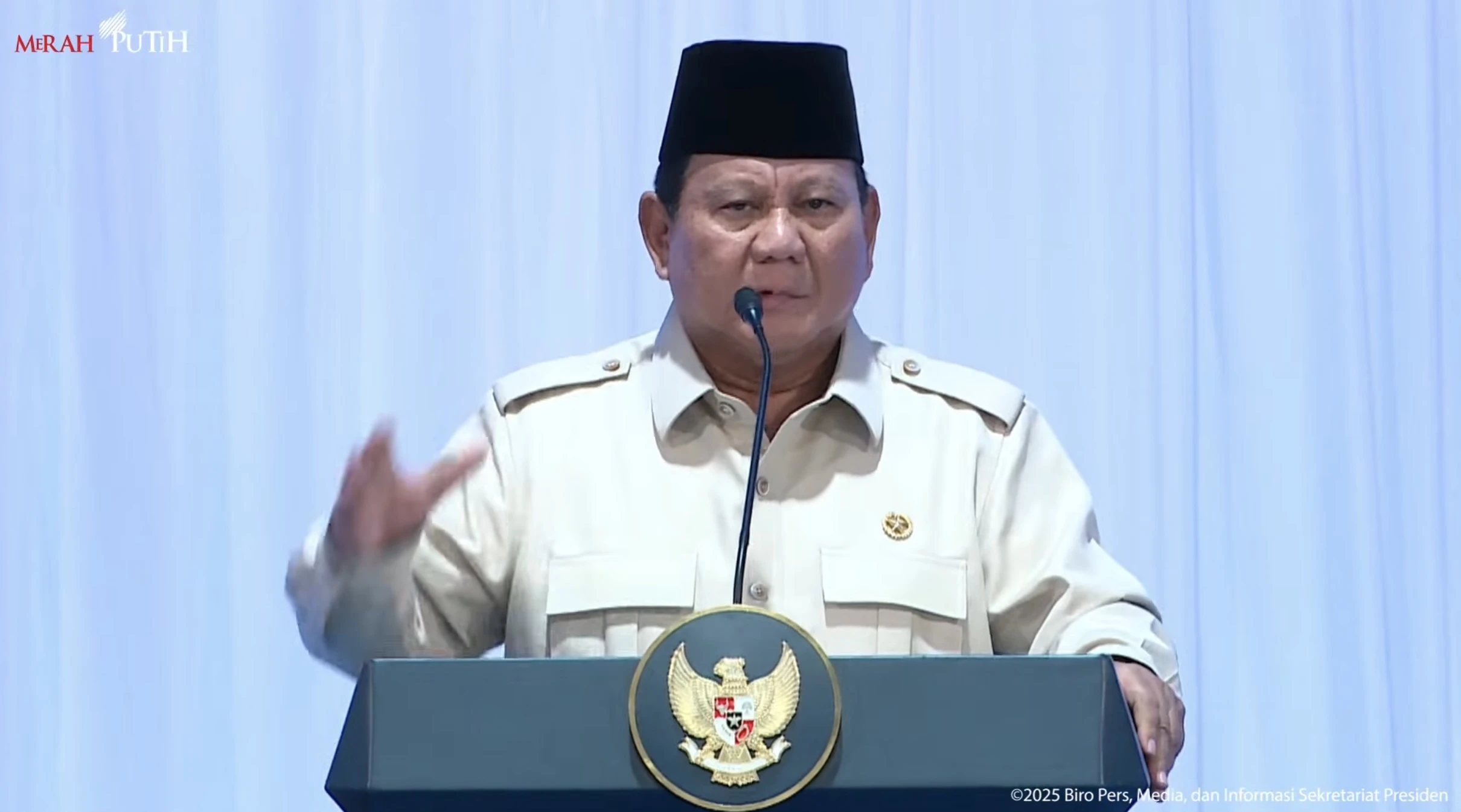 Prabowo Minta Maaf Sering Memanggil Menteri Saat Weekend
