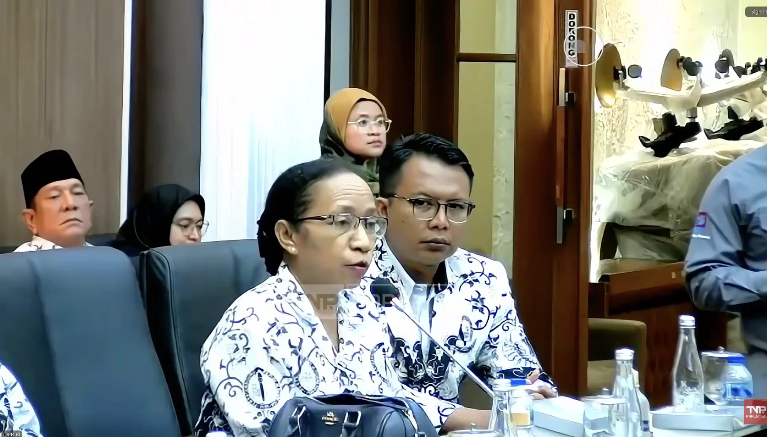 Potong Rambut Anak Kepala Suku, Guru di Papua Kena Denda Adat