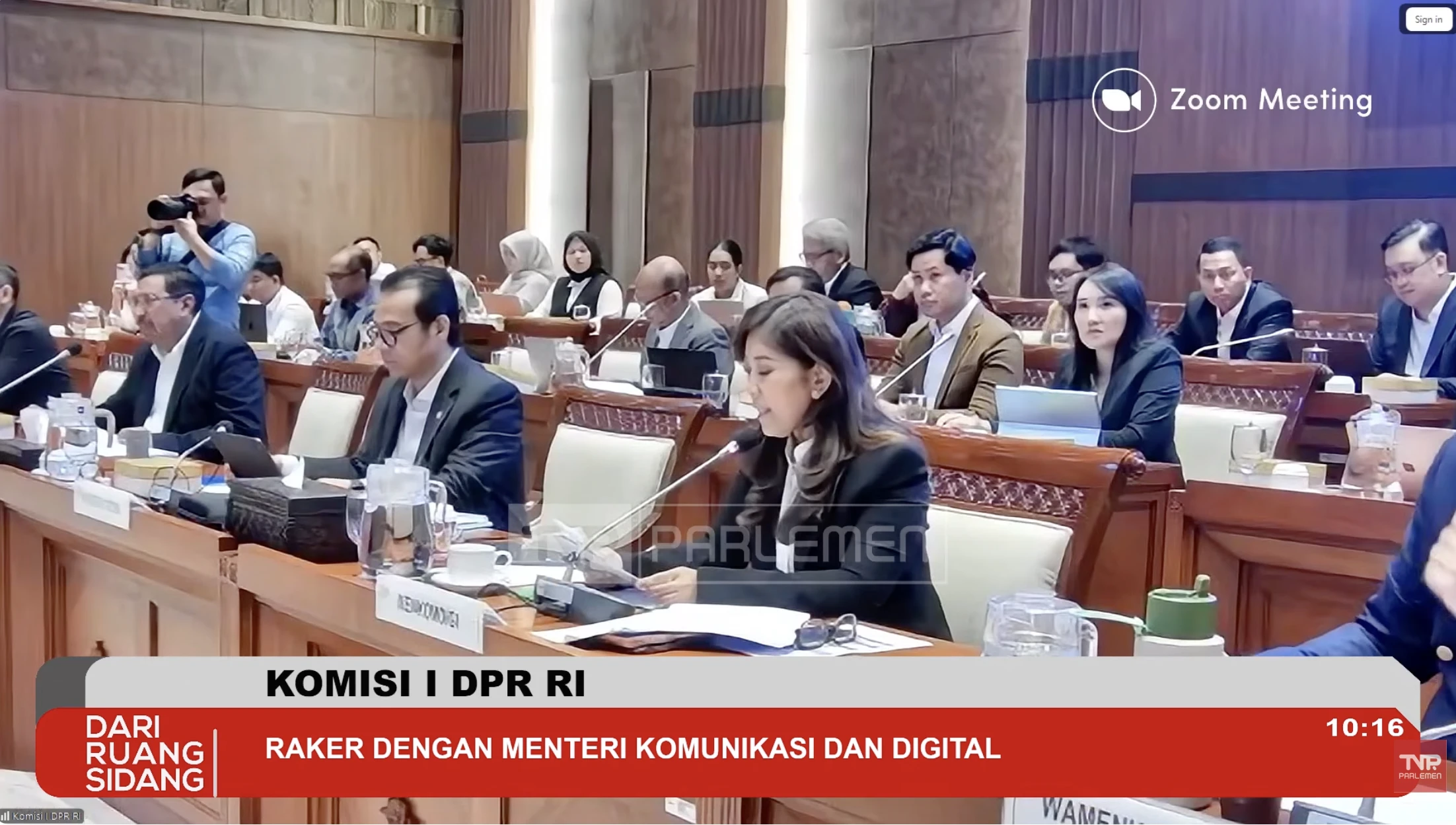 Tegas Bersihkan Ruang Digital, Menkomdigi Paksa X dan Meta Patuhi Aturan RI