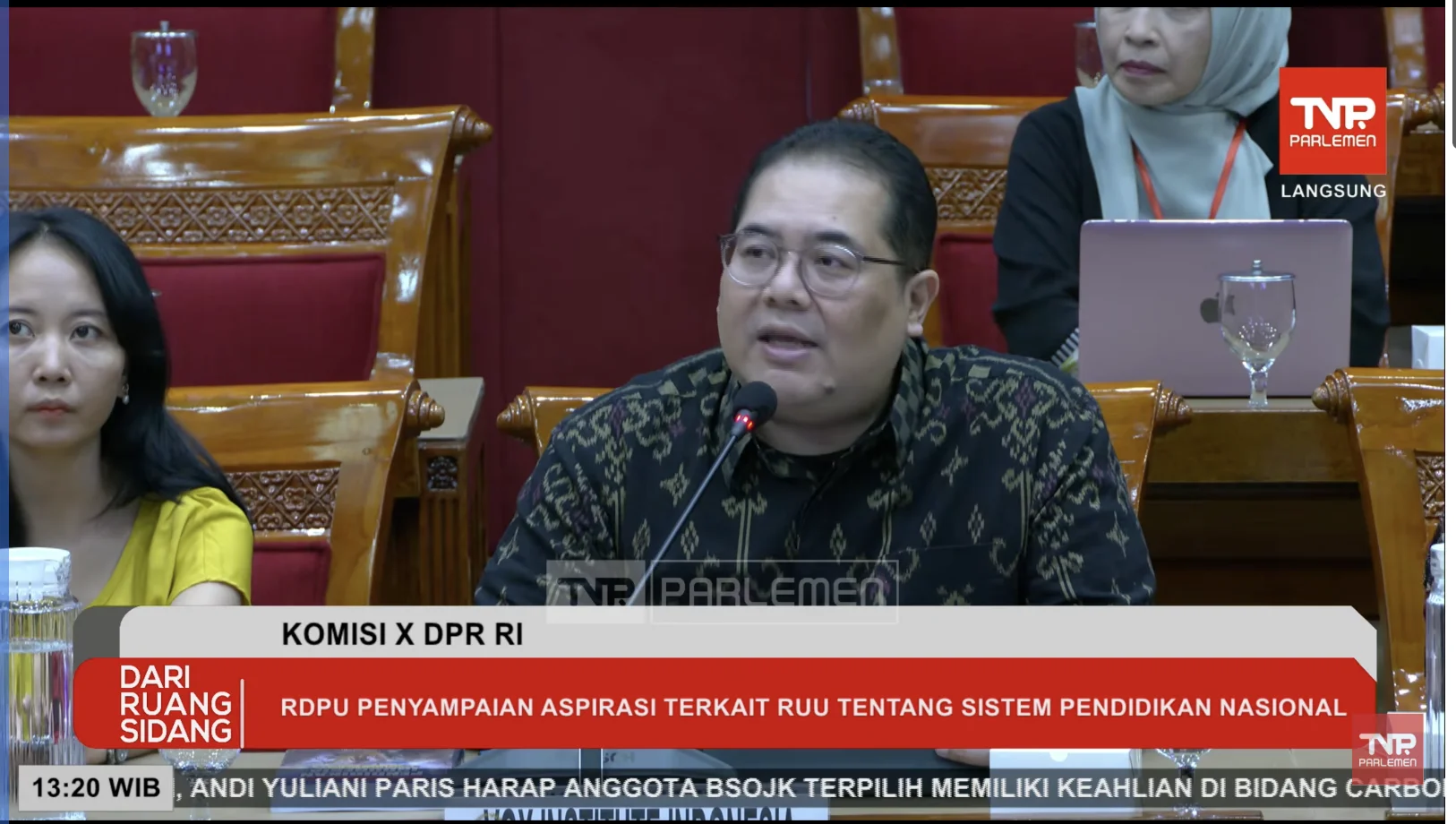 Wakil Ketua Umum Vox Point Indonesia Indra Charismiadji dalam RDPU Penyampaian Aspirasi Terkait RUU tentang Sistem Pendidikan Nasional