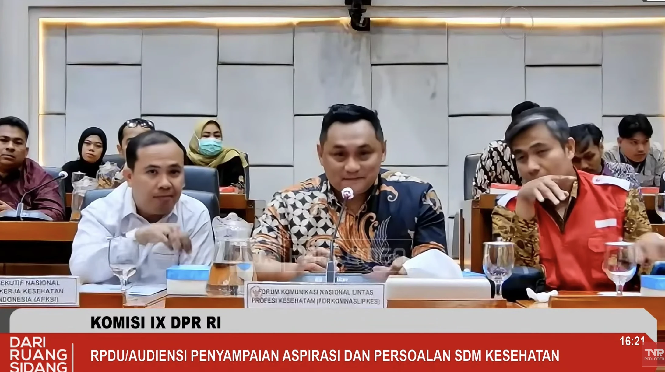DPR Ungkap Masih Banyaknya Nakes Honorer Digaji Tak Sampai Rp1,5 Juta