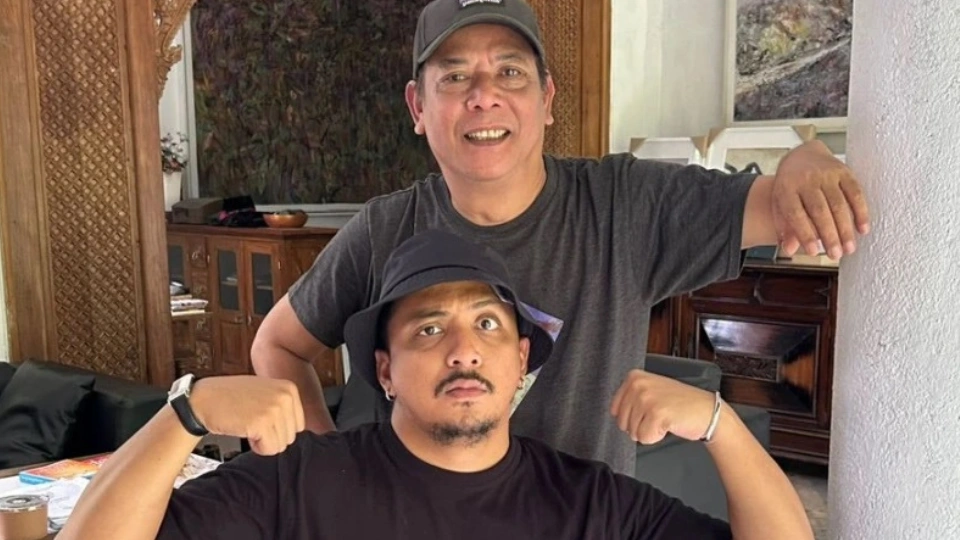 Profil Sitok Srengenge, Sastrawan yang Viral Usai Berfoto dengan Sal Priadi