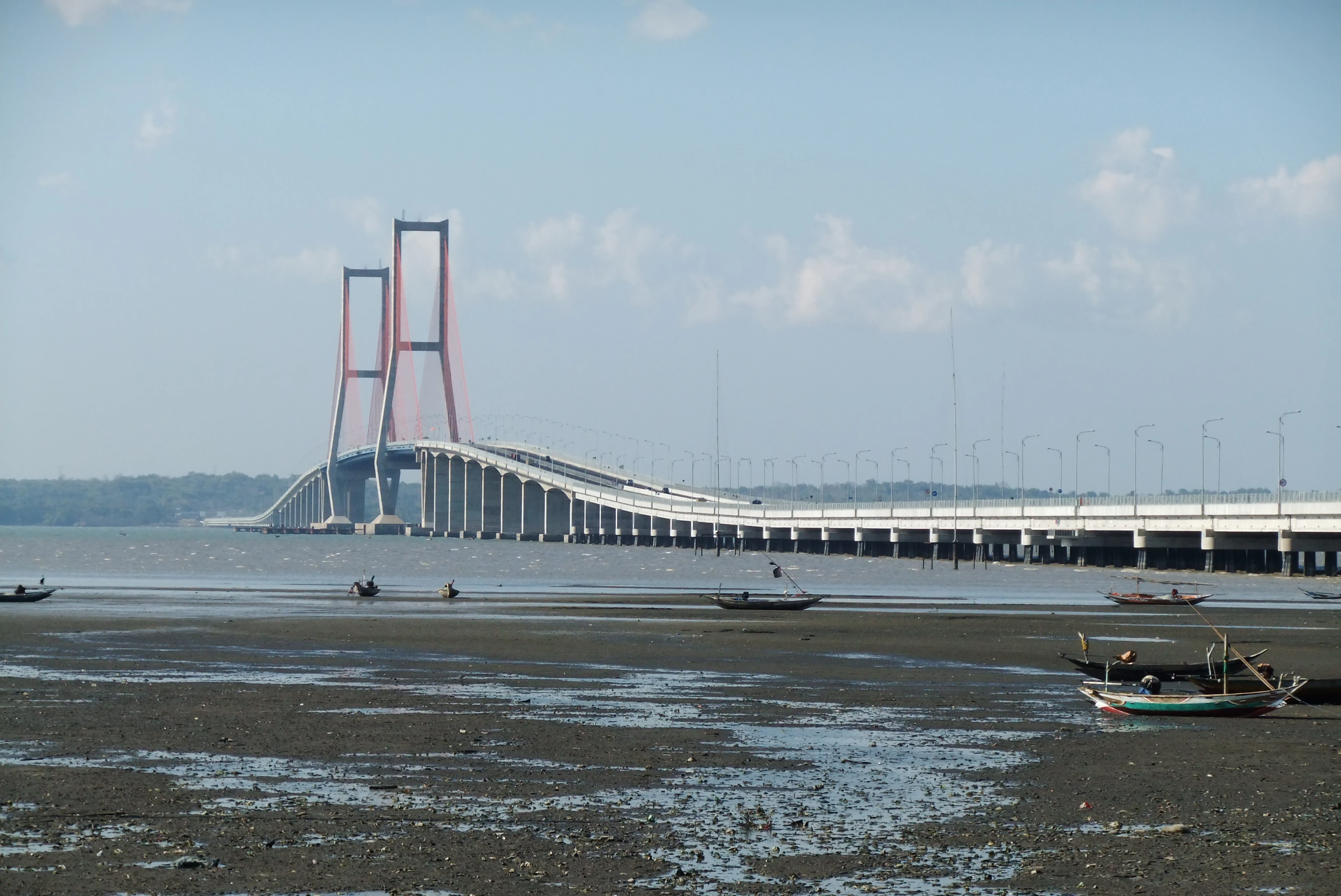 Jembatan Suramadu Turunkan Kemiskinan di Madura, Tapi Lewat Cara Tak Terduga