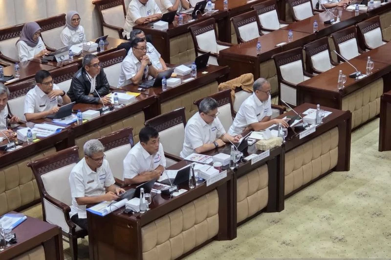 Dirjen Bea Cukai Ancam Pecat Pegawai Terlibat Impor Pakaian Bekas Ilegal