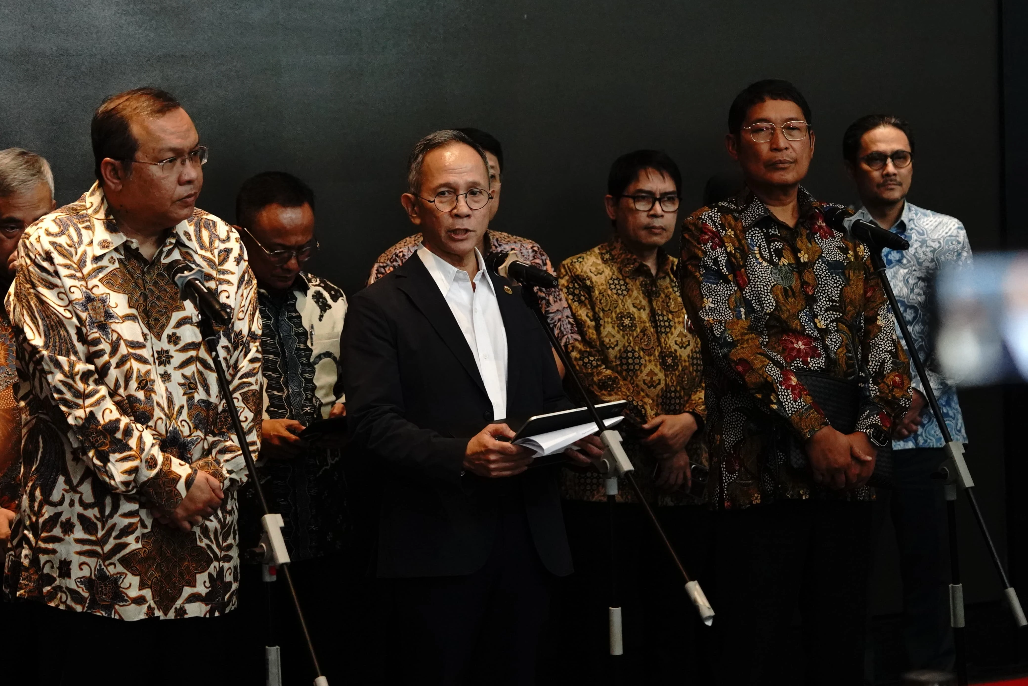 Bos OJK Ungkap Peran Danantara di Bursa Saham