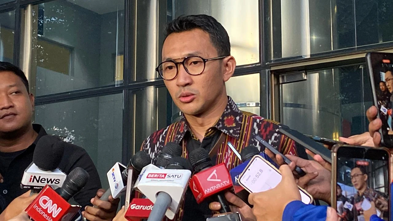 Sempat Dicari, Bupati dan Sekda Kuansing Akhirnya Menyerahkan Diri ke KPK