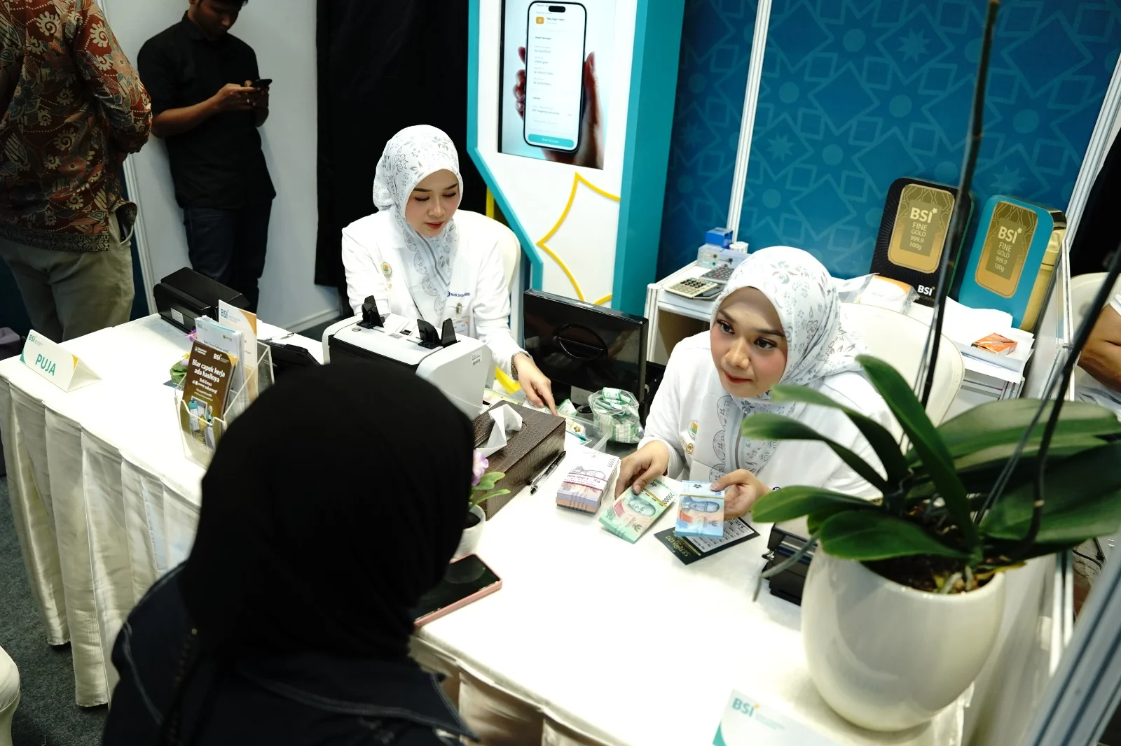OJK Catat Aliran Pembiayaan Bank Syariah ke Sektor UMKM Capai Rp217,86 Triliun