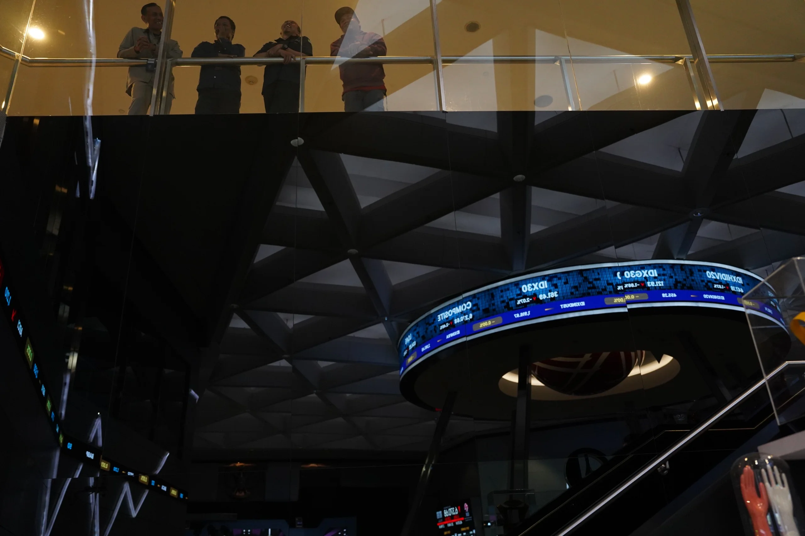 IHSG Naik 0,11% ke 5.930 pada Sesi I Senin (13/7)