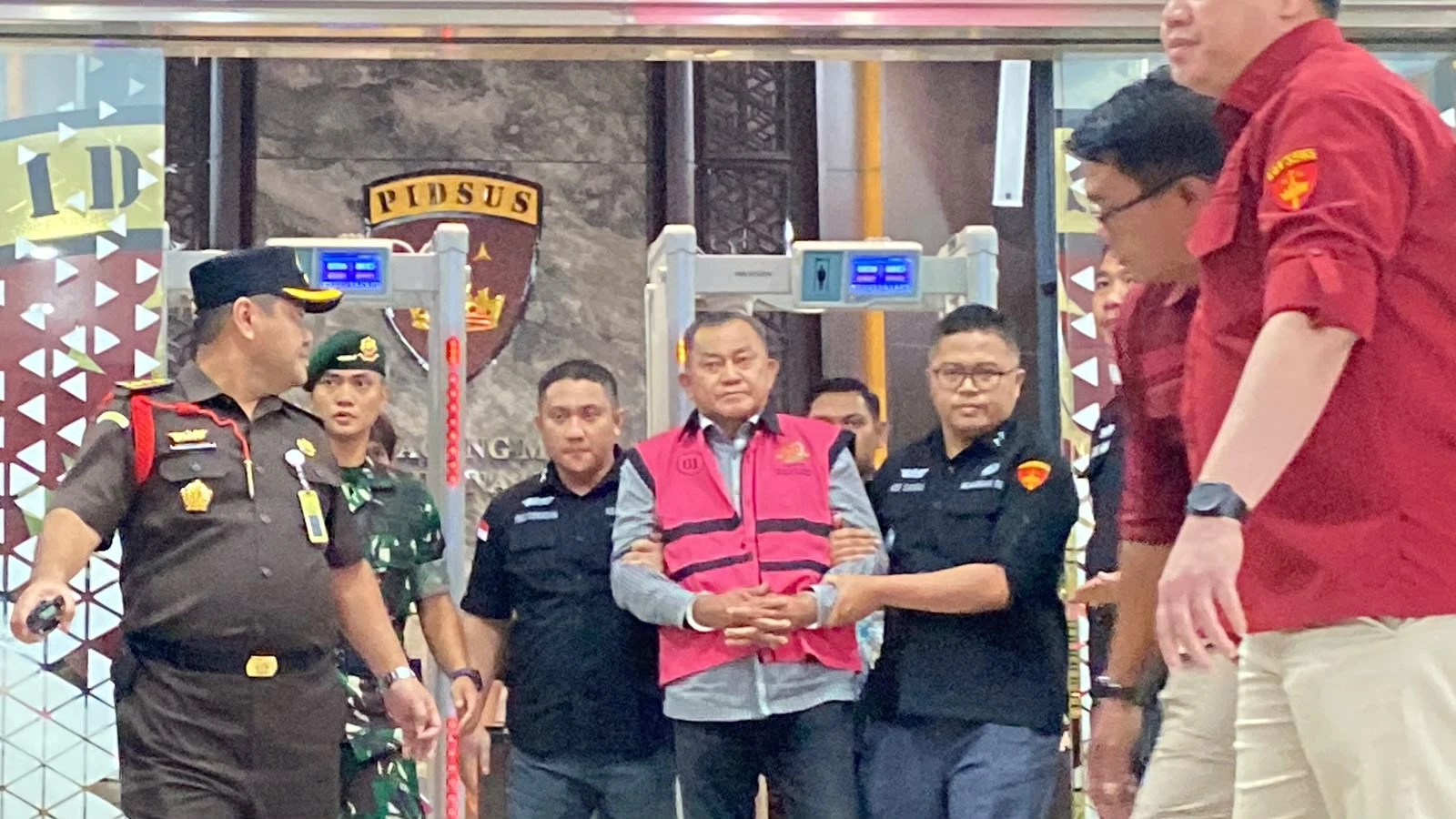 Fakta Sidang Lodewyk Pusung: Kejaksaan Beberkan Pemborosan MBG Rp10,5 T Hingga Bukti 'Chat'