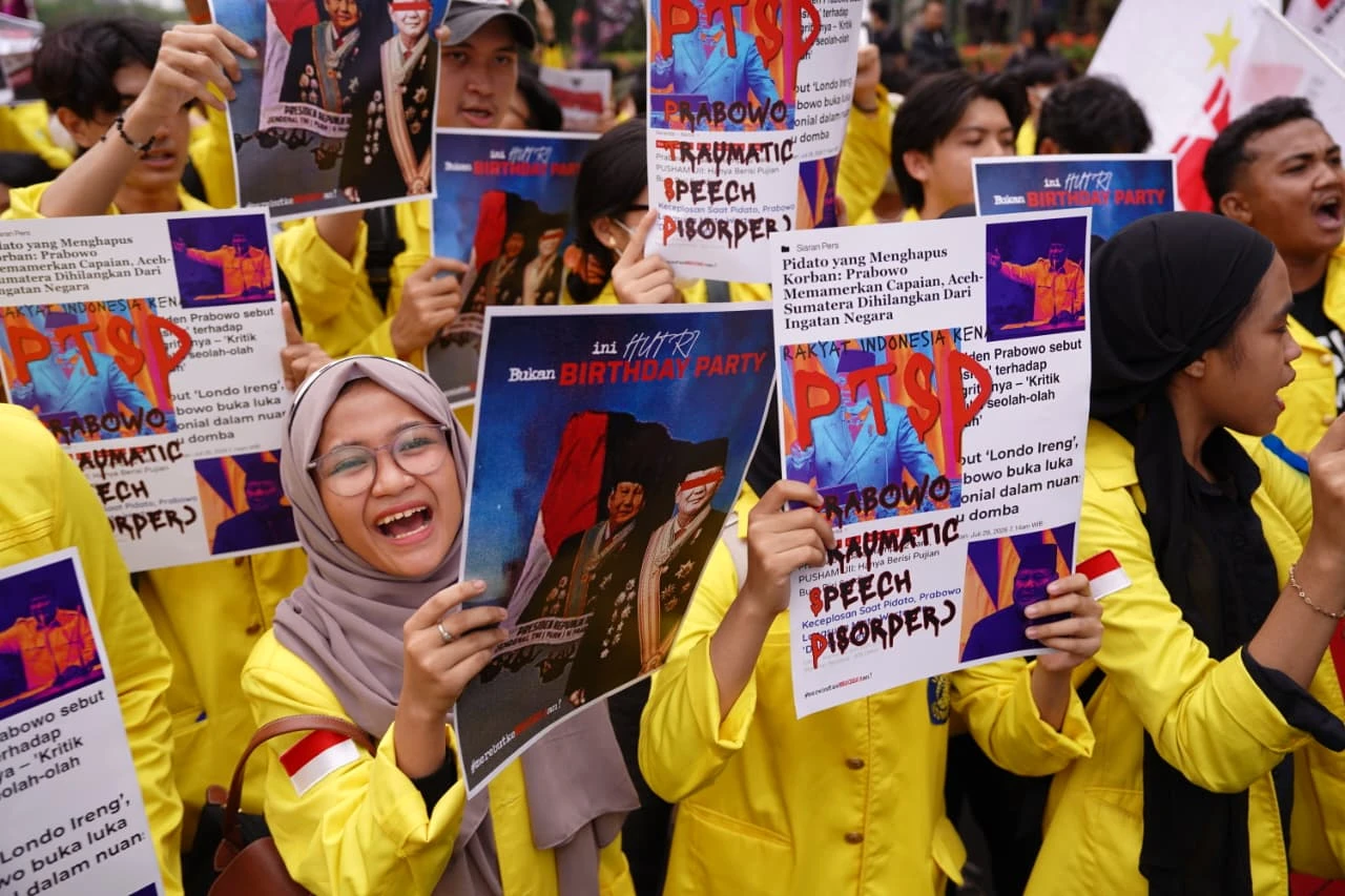 Polisi Sita 12 Petasan dan 6 Botol Kaca Diduga untuk Bom Molotov dalam Demo