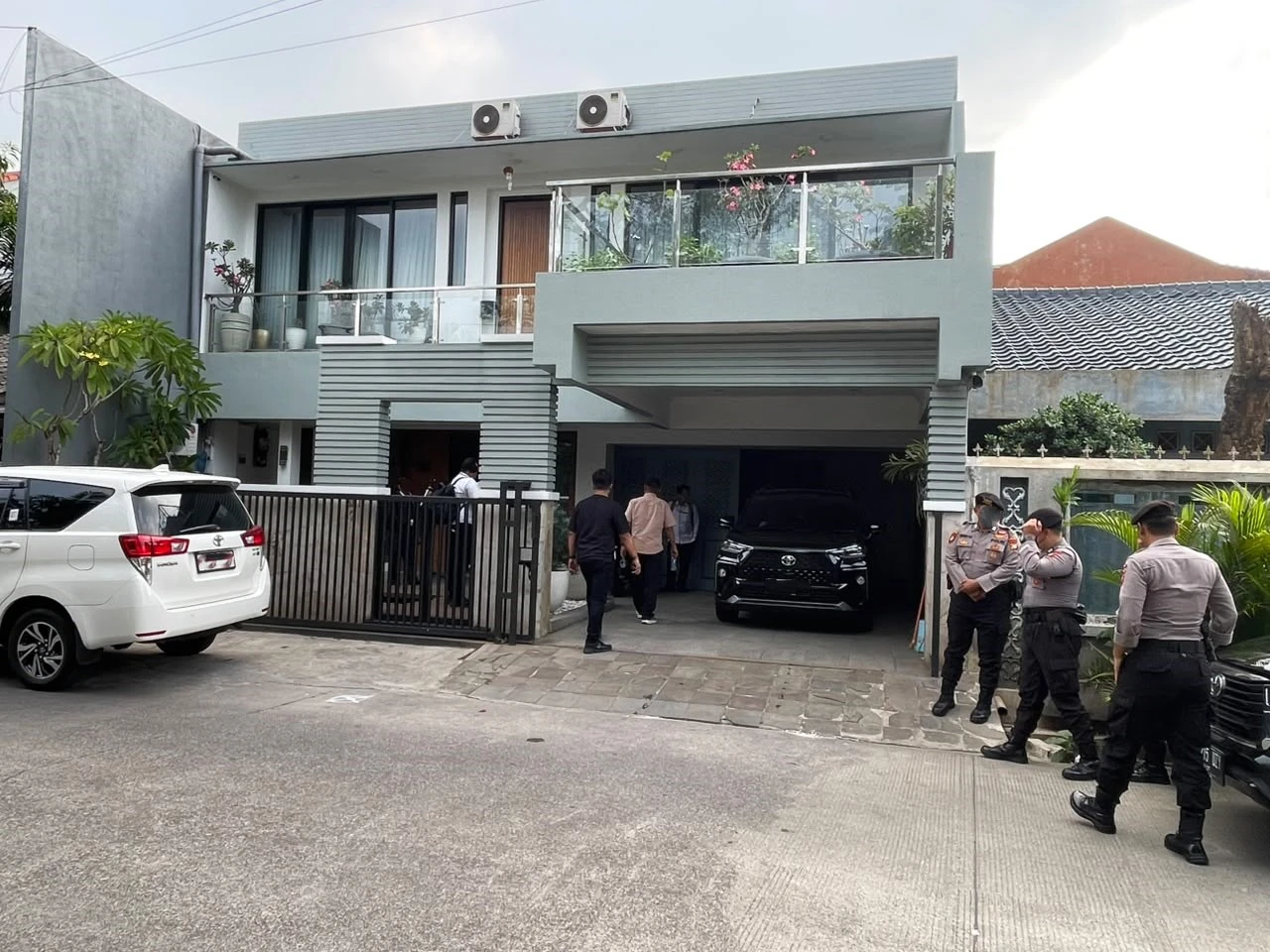 Kembangkan Kasus Suap Bekasi, KPK Geledah Rumah Polisi di Depok