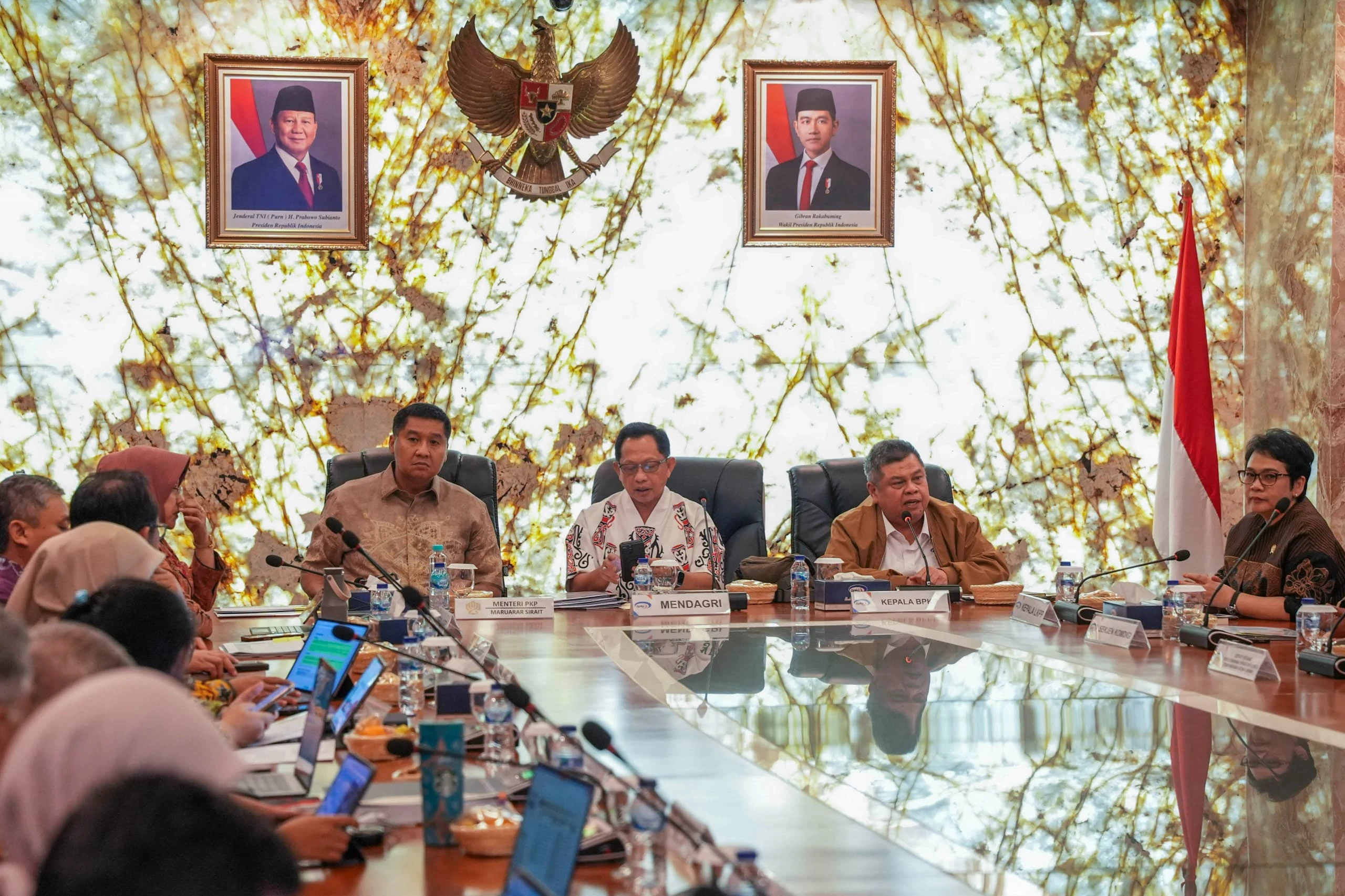 rapat lintas kementerian dan lembaga di Kantor BPKP, Jakarta, Selasa (22/9).